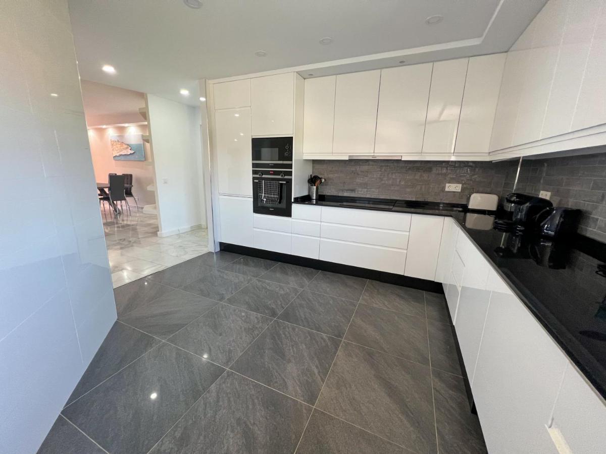 Luxury Three Bedroom Apartment At Estepona Eksteriør bilde