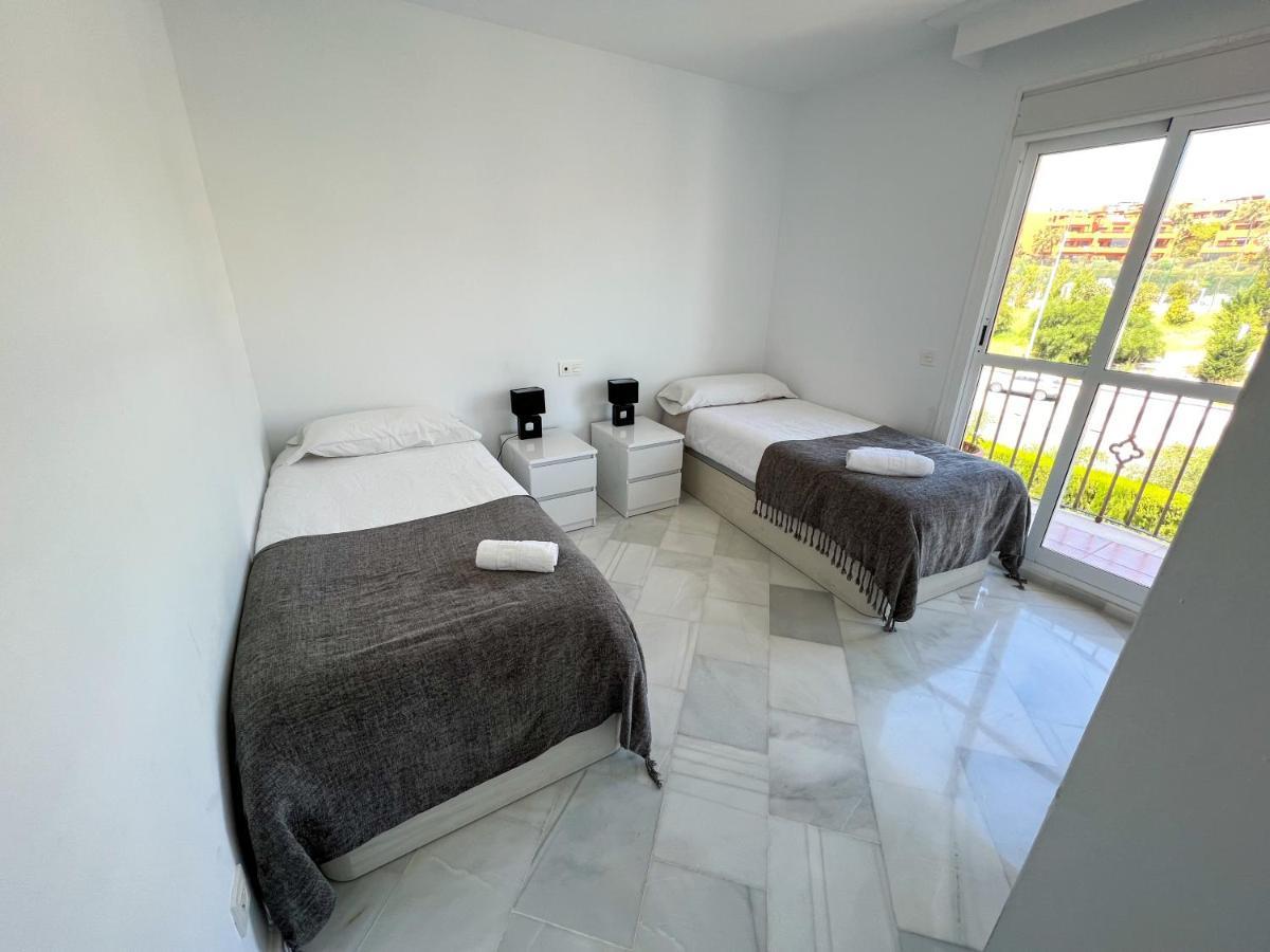 Luxury Three Bedroom Apartment At Estepona Eksteriør bilde